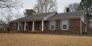 4 Bedroom, 2 bath, 2 car garage Gallery 1