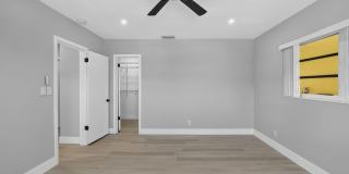 2755 NE 28th Avenue Gallery 21