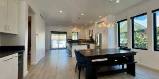 Five Bedroom/Four Bathroom Luxury House in Koreatown Gallery 4