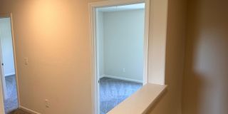 Lovely 3 bedroom/2.5 bath townhome Gallery 10