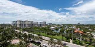 16275 Collins Avenue Gallery 36
