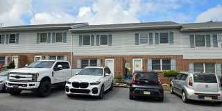 2-Bedroom Townhouse w Fenced Patio, Off-Street Parking, and Easy Commute Gallery 1