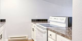 Students Welcome! Move In Special-$200 Off 1st Months Rent! Fantastic & Classy 2-Bed 2-Bath Ranch-Style 2nd Floor Condo Gallery 12