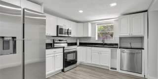 2701 NW 18th Ter Gallery 1