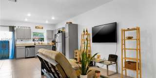 117 NE 3rd Ct Gallery 8
