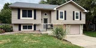 Beautiful 3 Bedroom Home in Raymore Gallery 1