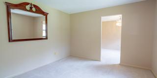 4909 BEIGE Street Gallery 13