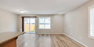 Stunning townhouse in Canby- 3 bed / 2.5 bath , garage, AC Gallery 5