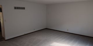 Fully Updated 3 Bedroom 3 Bath Townhouse with 2 Stall Attatched Garage Fully Updated 3 Bedroom 3 Bath Townhouse with 2 Stall Attatched Garage Gallery 9