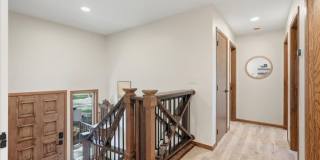Luxury Lakefront House - Fully Furnished Gallery 1