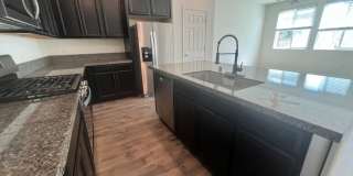 Stunning 3 bedroom, 3 bathroom home located in Visalia, CA. Gallery 6