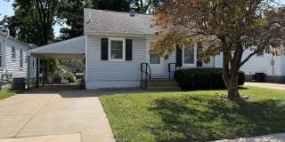 Comfortable 2-Bedroom Home with Covered Parking Gallery 1