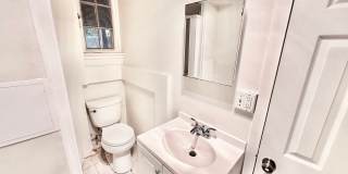 Spacious 6 bedroom 3.5 bath Tudor Townhouse w/Deck close to Georgetown University & Hospital Gallery 51