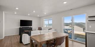 Beautiful 2022 Built Home With Views! Gallery 7