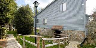 Cute Studio, Big Porch, Great Location! Gallery 1