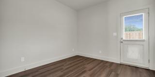 1 Bedroom home with Fenced Backyard! Gallery 14