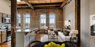 United Jewelers and Lee Hardware Apartments Gallery 7