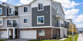Spacious Townhome - 4 Bedroom End Unit in Riverton Gallery 1