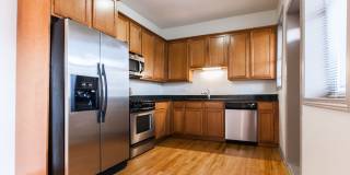 Stylish Bronzeville 2BR with Parking, Storage & Modern Finishes Gallery 5