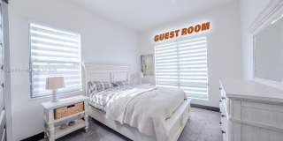 15976 SW 136th Ter Gallery 6