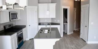 ✨ Beautiful 4 Bed / 2.5 Bath Townhome in The Exchange – Lehi Gallery 5