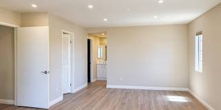 Luxurious Coastal Living: Fully Remodeled 3-Bed, 3.5-Bath with Ocean Views in Sea Point Gallery 25
