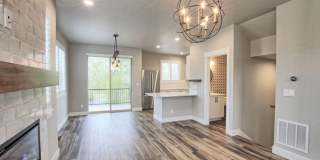 Newer 2 bed 2.5 bath Castle Rock townhome. Gallery 3