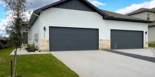 Stunning 3x2 Luxury Duplex in Buda, TX! Gallery 1