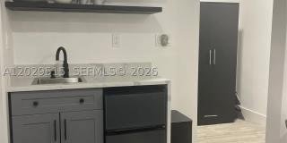170 NE 60th St Gallery 7