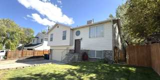 3-bedroom home with garage and large yard in Elko Gallery 1