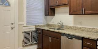 1607 West Berteau Gallery 1