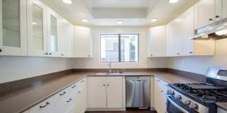 Stunning Updated 2BD/2BA Condo in Signal Hill AVAILABLE FOR IMMEDIATE MOVE IN Gallery 1