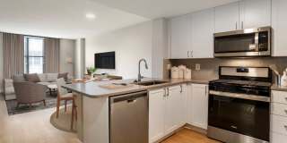 The Esquire on Fifth Gallery 19