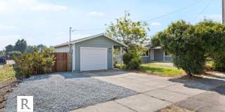 2 Bed / 1 Bath Home with Fenced Backyard in South Medford Gallery 1