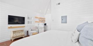 89 Gibbs Avenue Gallery 28