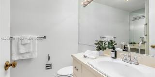 4925 Collins Ave Gallery 21