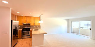 Fantastic Spacious 2 bed 2 bath condo in prime Sherman Oaks - Studio City with Pool and Gym! Gallery 4