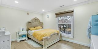 10904 GAINSBOROUGH Road Gallery 15