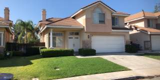 Spacious, Comfortable & Ready to Welcome You Home! Gallery 1
