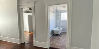 Penthouse Vintage Apartment in Historic Home Near Downtown Gallery 11