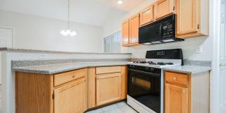 Gated Community townhome, with private garage Gallery 21