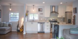 Beautiful 2 bedroom duplex in downtown Raleigh Available Early August! Gallery 4