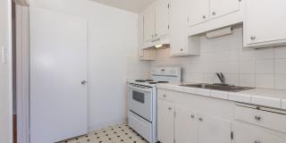Inner Sunset: Bright 2nd Floor Studio w/ Laundry Onsite Gallery 11