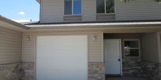 Bright 2 bed 2 1/4 bath Town Home Gallery 1