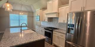 Fantastic 3 Bed 2 Bath with 3 Car Garage Gallery 8