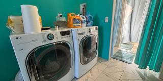 931 University Ave - Commercial or Residential (no Kitchen) 3 Bedroom 1 Bathroom Unit for Rent! Gallery 7