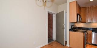 5528 Waterman Boulevard Gallery 12
