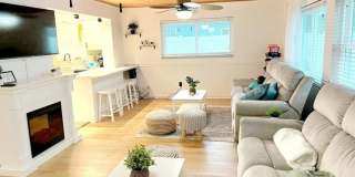 Stylish Heated Pool House  Near the Beach Gallery 24