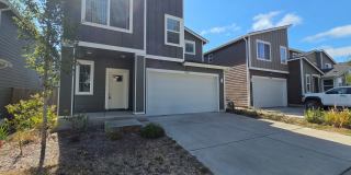FIVE BEDROOM For Rent in West Hills! Fenced Yard, Laminate Flooring, Pets Okay! Gallery 1