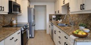 1242 S Barrington Ave Gallery 8